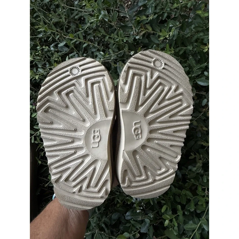 UGG toddler sz